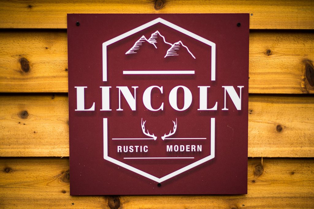 Lincoln - Rustic & Modern