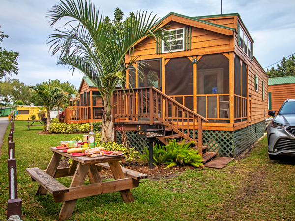Cabin at Miami Everglades
