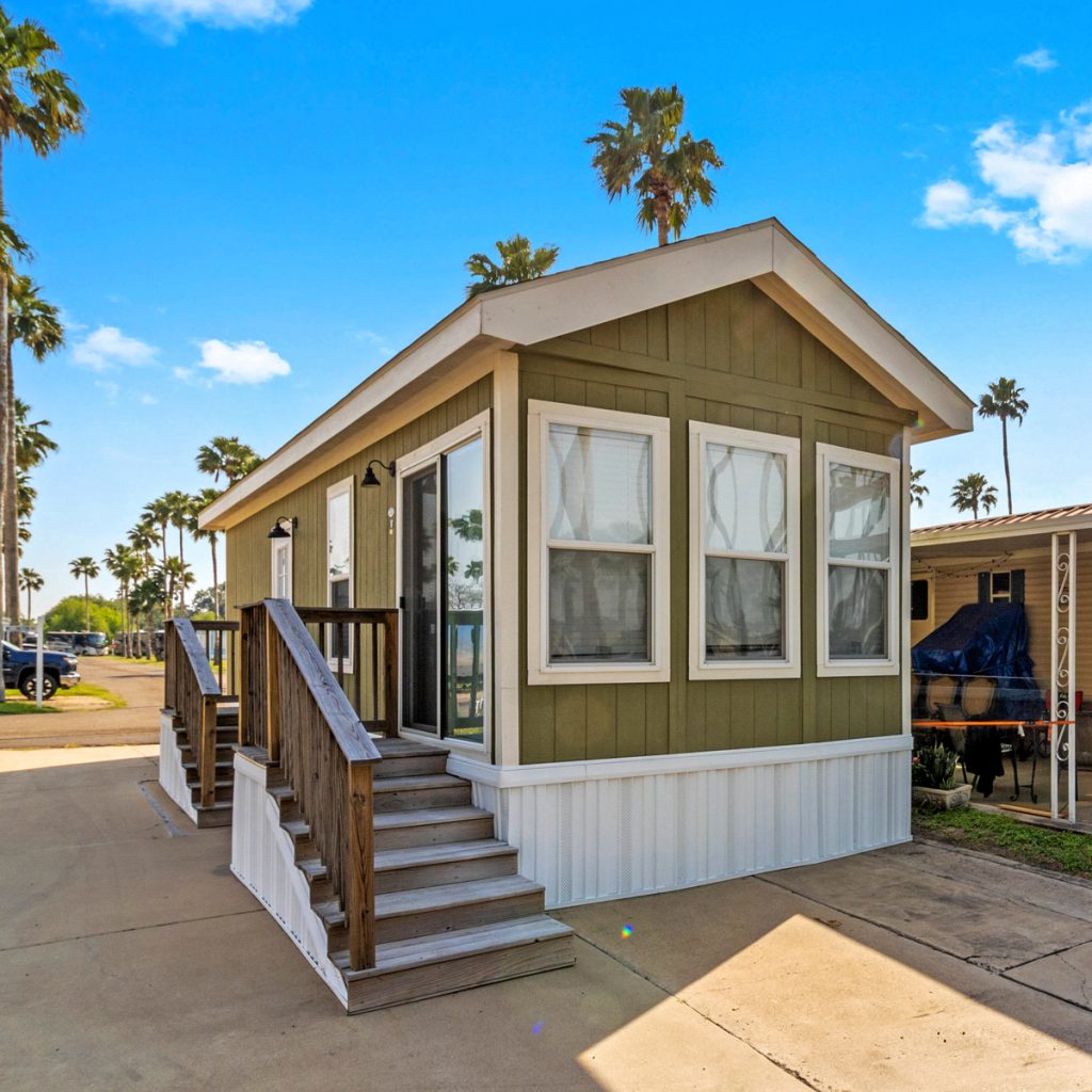Vacation Cottage at Victoria PalmsRV Resort